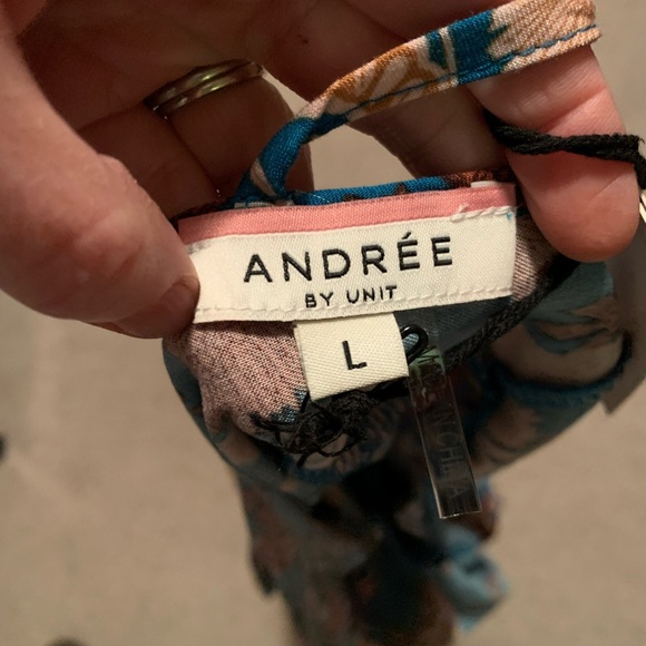 Women’s Top - Picture 5 of 5